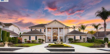 40 E Country Club Dr, Brentwood