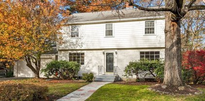 31 Bay State Rd, Wellesley