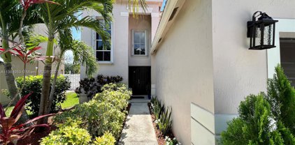 1040 Briar Ridge Rd, Weston