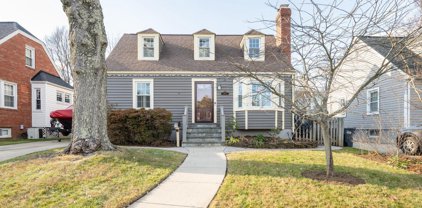 2904 Meadow Ln, Falls Church