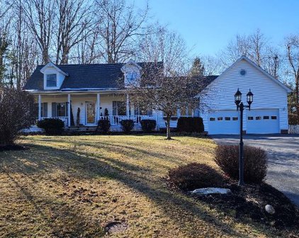 357 Mont Phillips Road, Shady Spring