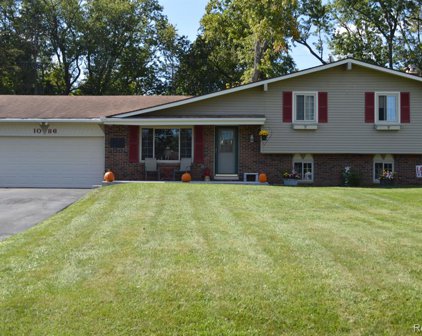 1086 PINECREST, White Lake Twp