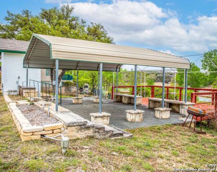 988 Lakeshore Dr N, Bandera