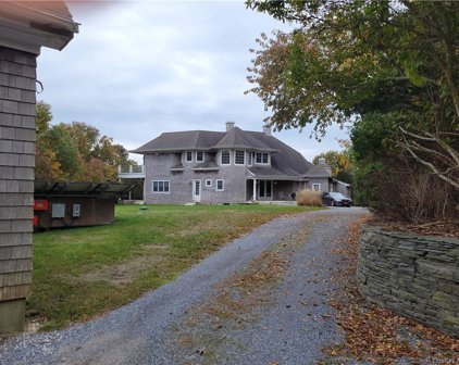 3 Marion Court, Center Moriches