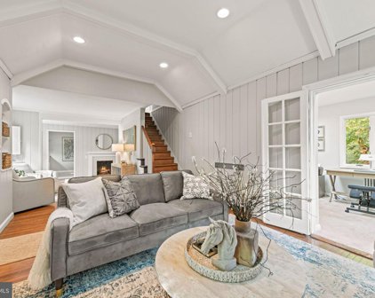 3306 Circle Hill Rd, Alexandria