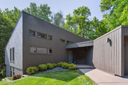 2261 Lee Avenue N, Golden Valley