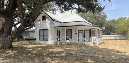 308 W Coker Ave, Devine