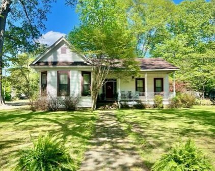 206 Panola Avenue, Batesville