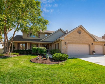 1629 Chauser Lane, Woodridge
