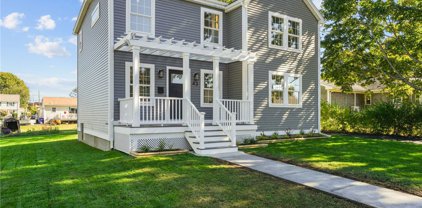 43 Bellevue Avenue, Westerly