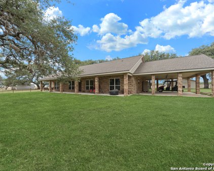 713 W Gates Valley Rd, Poteet