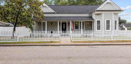 611 W Adoue Street, Alvin
