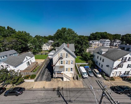 181 Bay View Avenue, Cranston