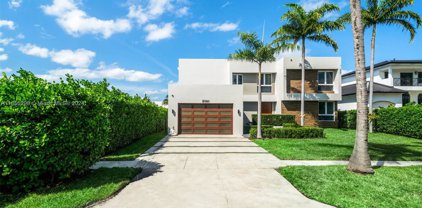 2381 Bayview Ln, North Miami