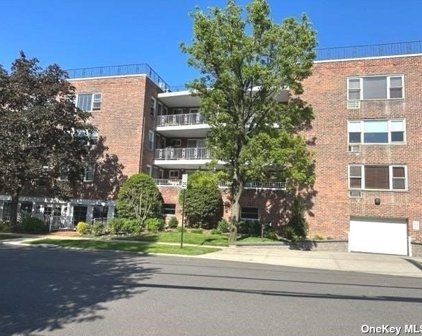 21 Chapel Place Unit #1B, Great Neck
