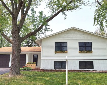 6706 Patton Drive, Woodridge