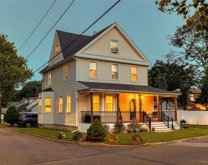 60 Lebkamp Avenue, Huntington