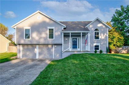 421 SE Bristol Drive, Lee's Summit