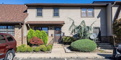 3 Village Green Way, Hazlet