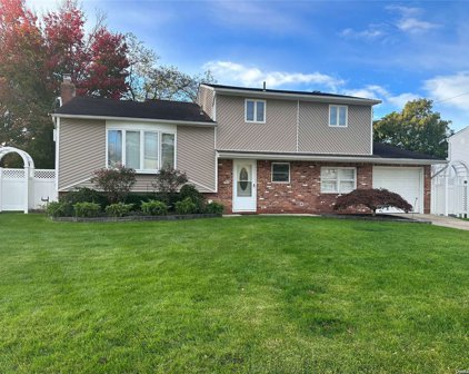 12 Lark Drive, Centereach