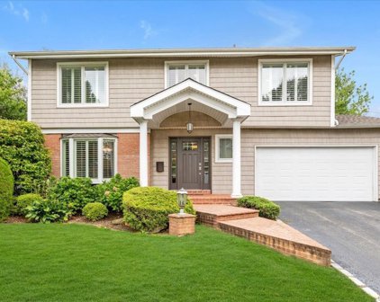 14 Sagamore Way S, Jericho