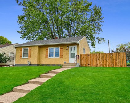 1841 Iowa Avenue E, Saint Paul