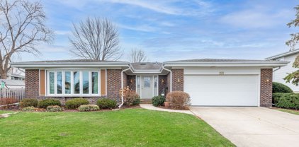 2211 E Michael Manor Lane, Arlington Heights