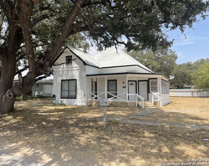 308 W Coker Ave, Devine
