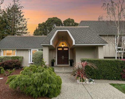 1055 Woodland DR, Hillsborough
