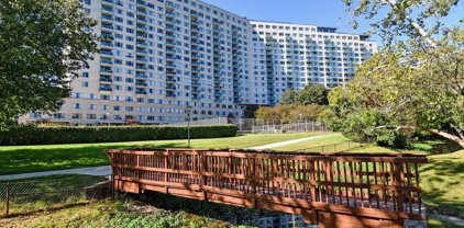 10401 Grosvenor Pl Unit #120, North Bethesda