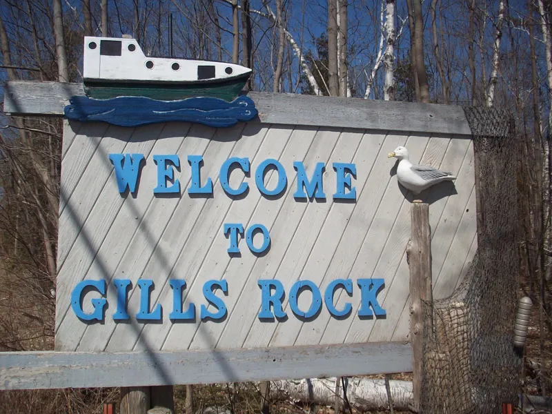 Welcome to Gills Rock Sign
