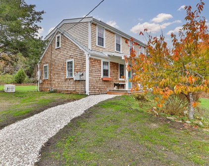 4 Perry Rd, Truro