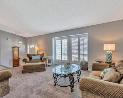 1050 Round Hill Circle, Napa