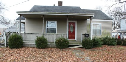 415 E Main St, La Grange