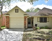 662 W Country Grove Circle, Pearland image