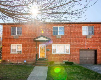 20-04 Clintonville Street, Whitestone