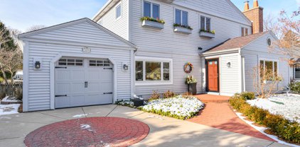 7609 North Bell Road, Fox Point
