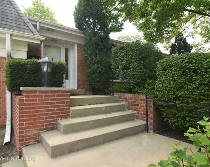 2611 E Garden Walk, Arlington Heights