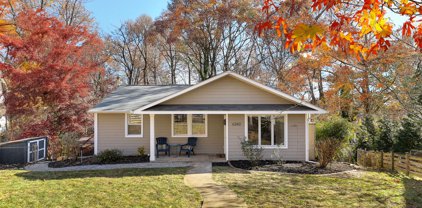 6343 Dogwood Pl, Falls Church