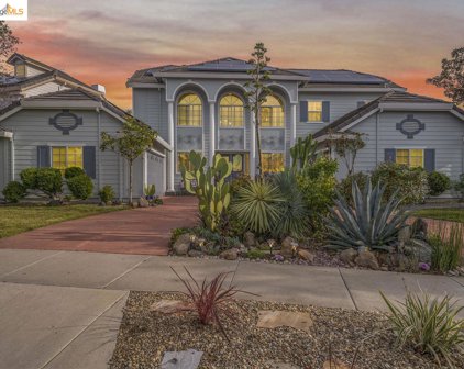 24 E Country Club Dr, Brentwood