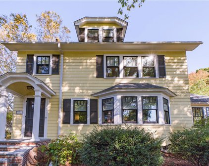 756 Veterans Memorial Parkway, East Providence