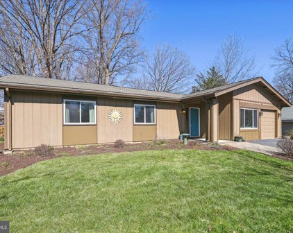 1512 Sadlers Wells Dr, Herndon