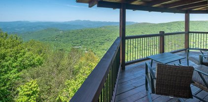 313 N. Pinnacle Ridge Road, Beech Mountain