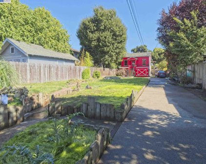 1368 Grove St, Alameda