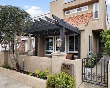 207 Utica Ave, Huntington Beach