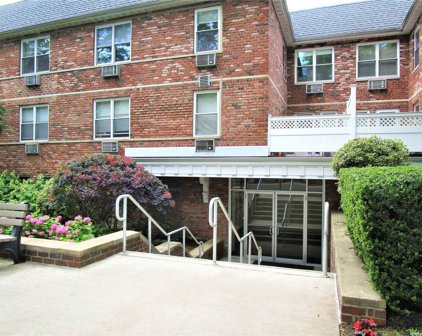 40 Daley Place Unit #121, Lynbrook