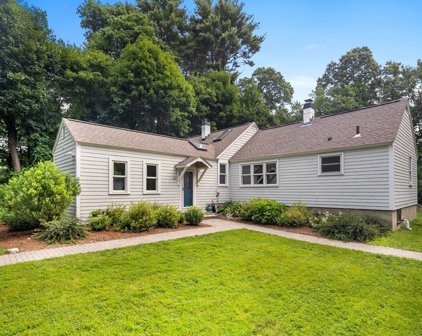 143 Boston Post Rd, Wayland