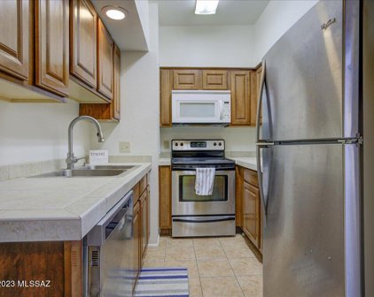 1810 E Blacklidge Unit #418, Tucson