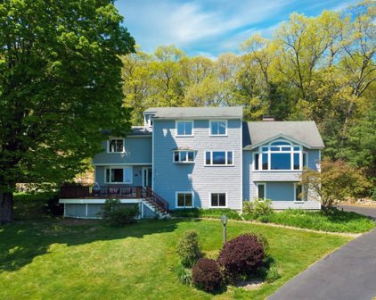 71 Breakneck Hill Road, Southborough