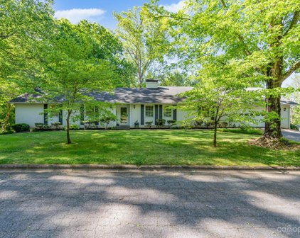 221 Oak  Circle, Newton